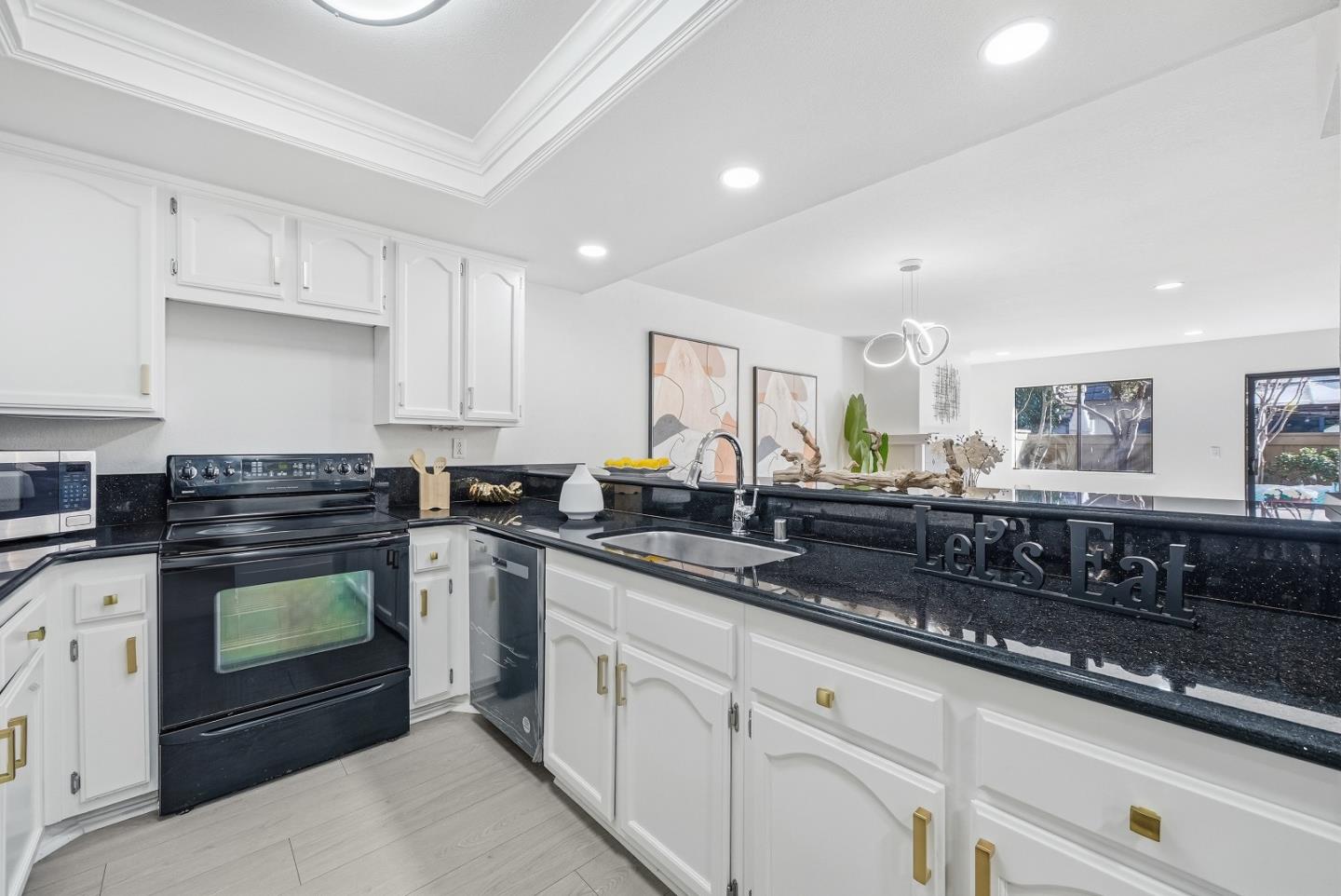 Detail Gallery Image 12 of 39 For 1406 Beringer Ct, San Jose,  CA 95125 - 2 Beds | 2/1 Baths