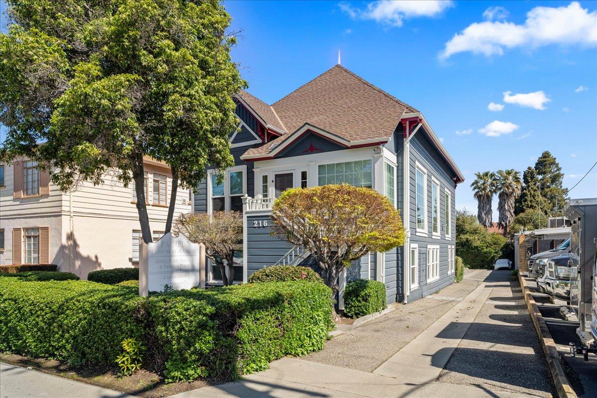 Detail Gallery Image 2 of 6 For 216 N San Mateo Dr, San Mateo,  CA 94401 - – Beds | – Baths