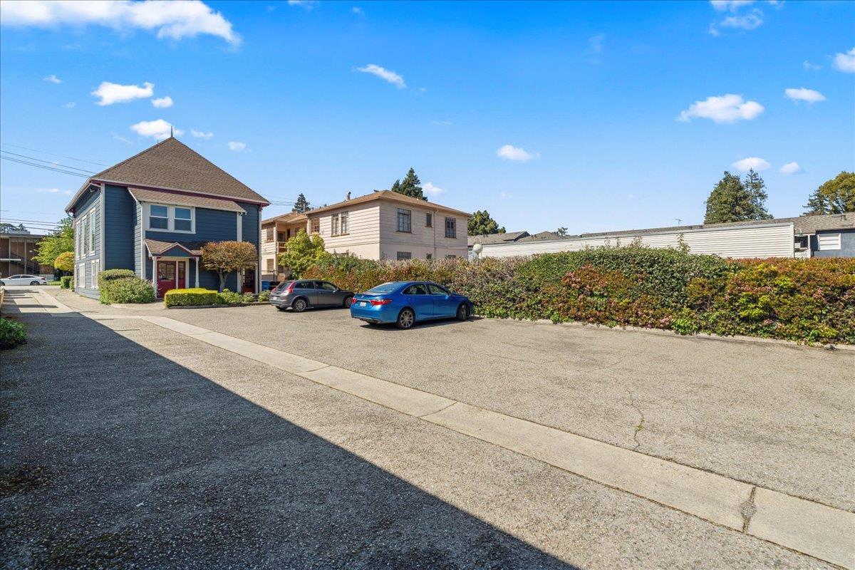 Detail Gallery Image 3 of 6 For 216 N San Mateo Dr, San Mateo,  CA 94401 - – Beds | – Baths