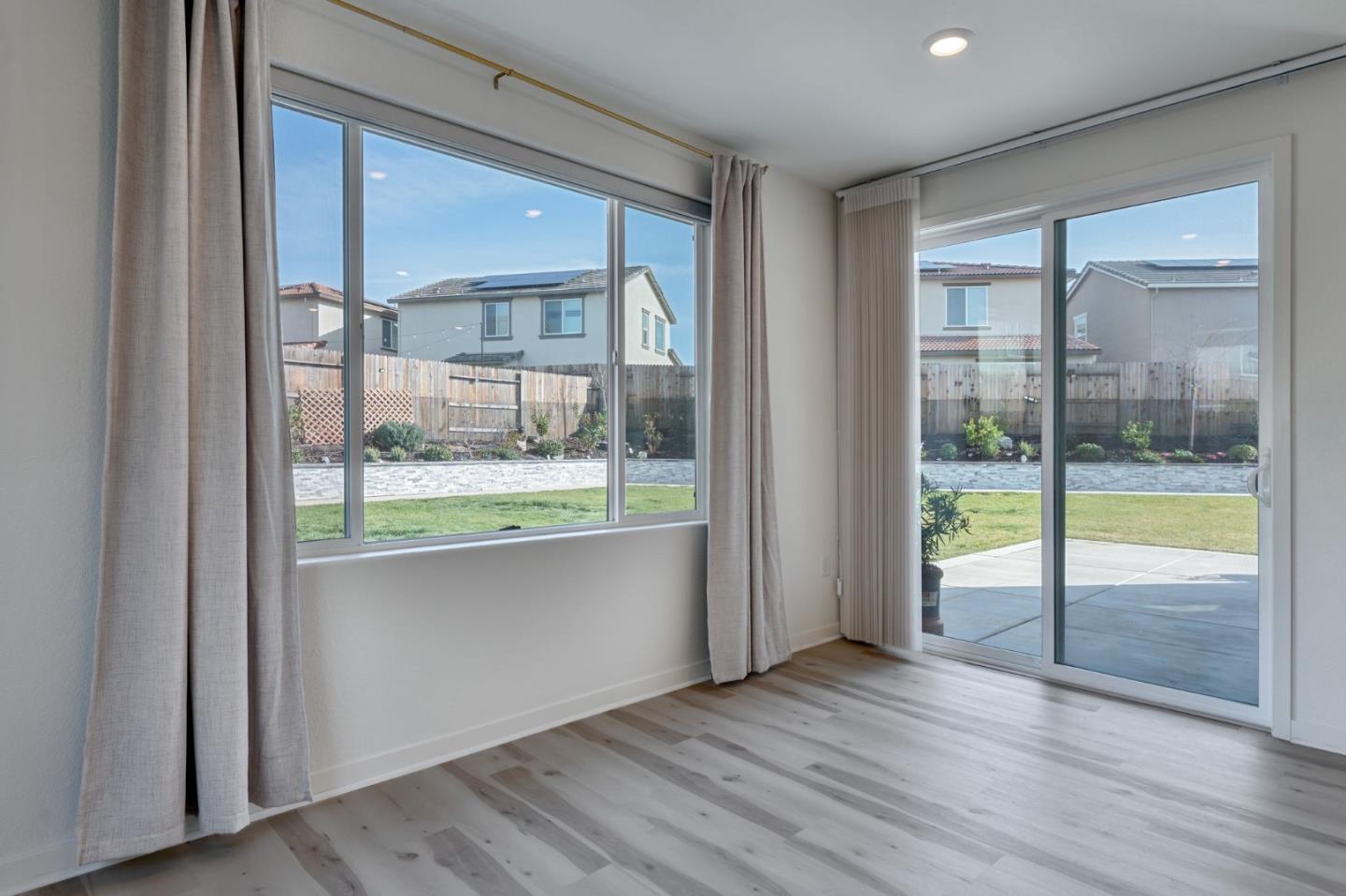 Detail Gallery Image 12 of 51 For 4522 Drowsy Water Way, Folsom,  CA 95630 - 4 Beds | 3 Baths