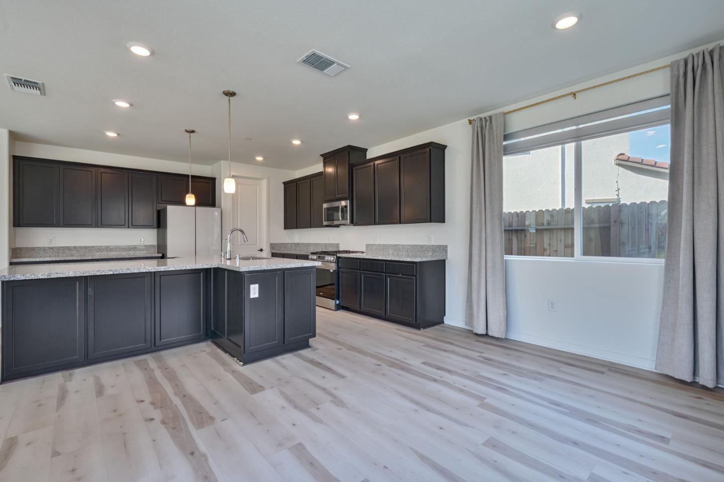 Detail Gallery Image 13 of 51 For 4522 Drowsy Water Way, Folsom,  CA 95630 - 4 Beds | 3 Baths