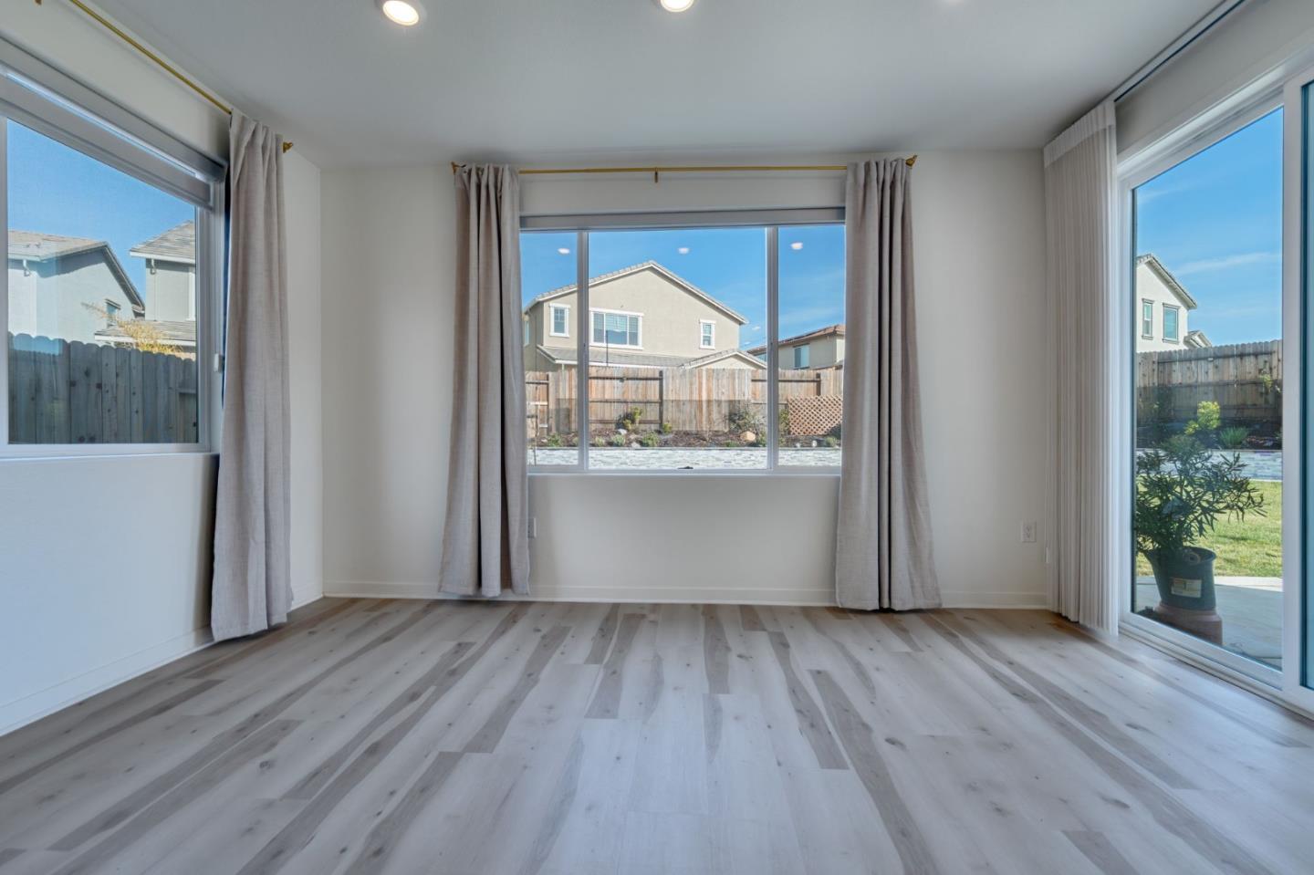 Detail Gallery Image 14 of 51 For 4522 Drowsy Water Way, Folsom,  CA 95630 - 4 Beds | 3 Baths