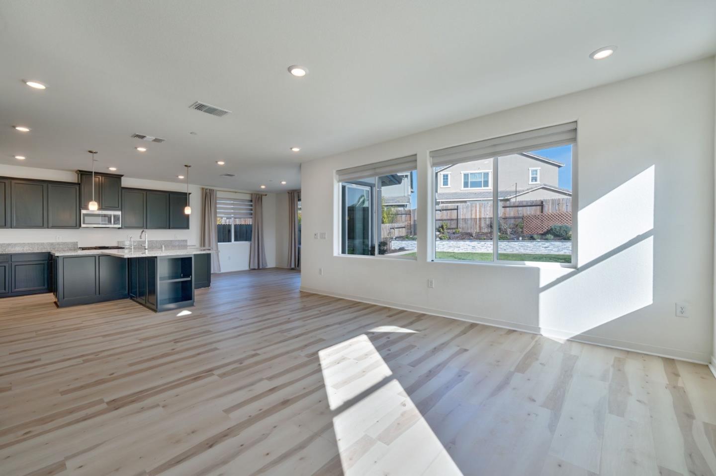 Detail Gallery Image 7 of 51 For 4522 Drowsy Water Way, Folsom,  CA 95630 - 4 Beds | 3 Baths