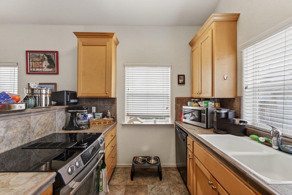 Detail Gallery Image 3 of 19 For 126b Hunolt St, Santa Cruz,  CA 95060 - 3 Beds | 2 Baths