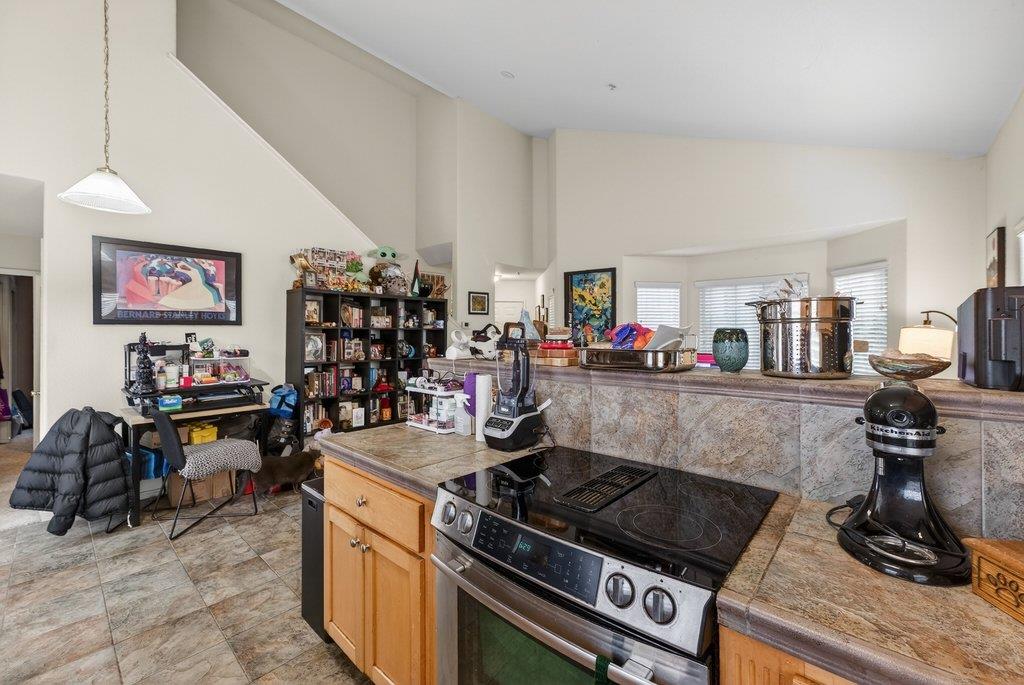 Detail Gallery Image 5 of 19 For 126b Hunolt St, Santa Cruz,  CA 95060 - 3 Beds | 2 Baths