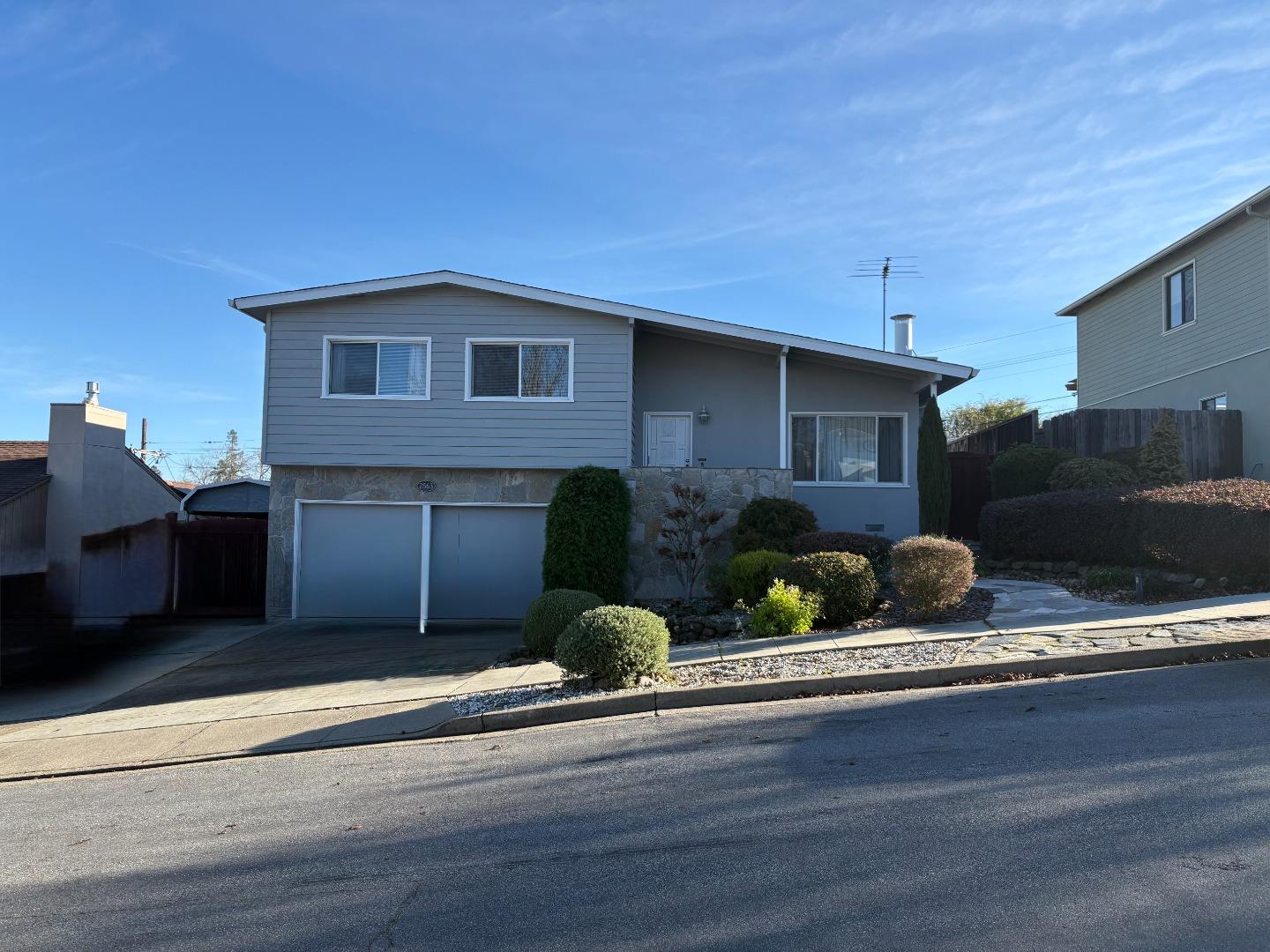 Front Image Thumbnail for ML82033717