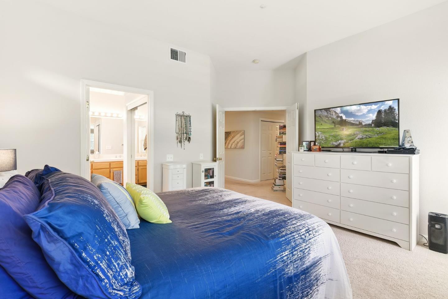 Detail Gallery Image 12 of 31 For 633 Swallowtail Ct, Brisbane,  CA 94005 - 3 Beds | 2 Baths
