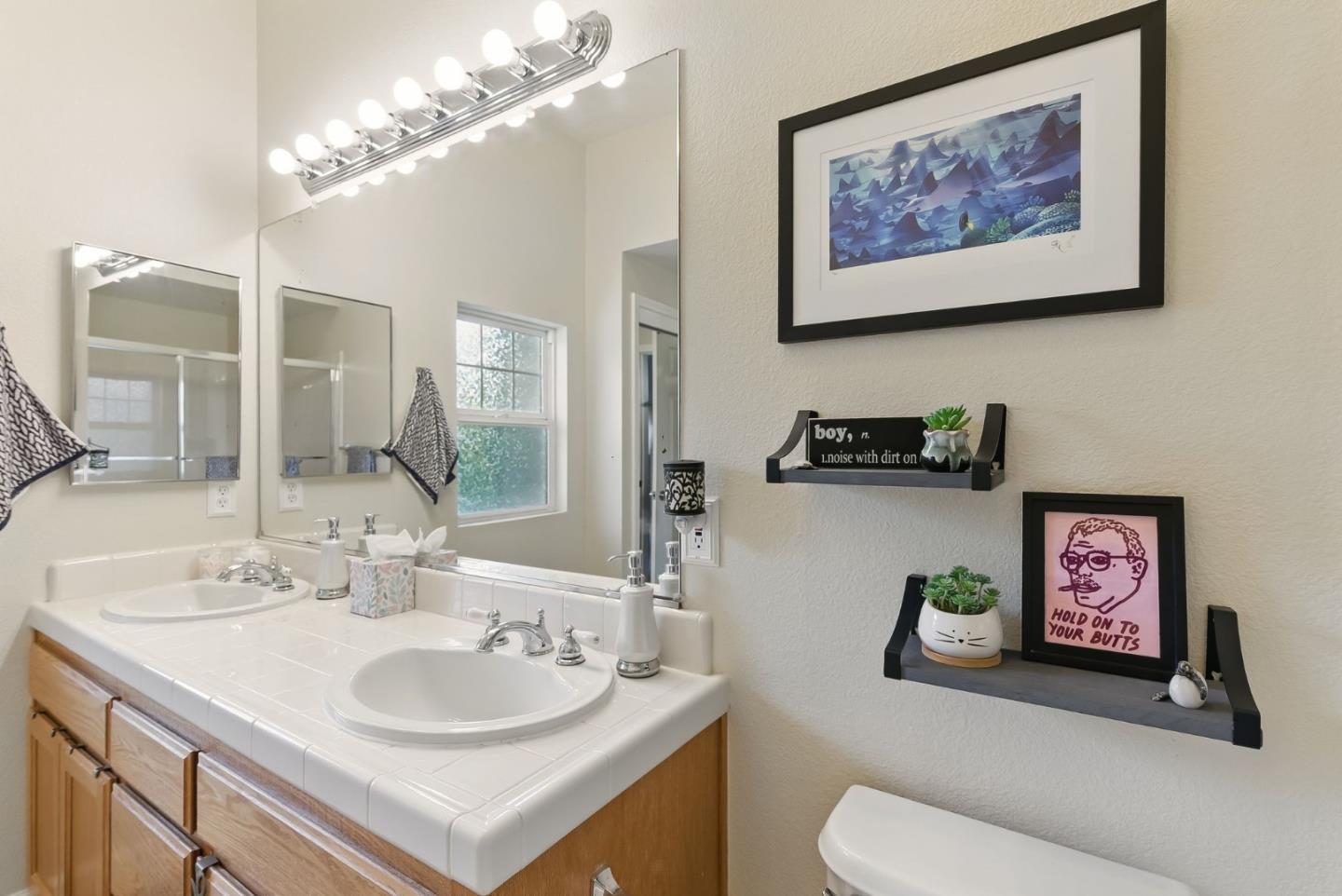 Detail Gallery Image 15 of 31 For 633 Swallowtail Ct, Brisbane,  CA 94005 - 3 Beds | 2 Baths