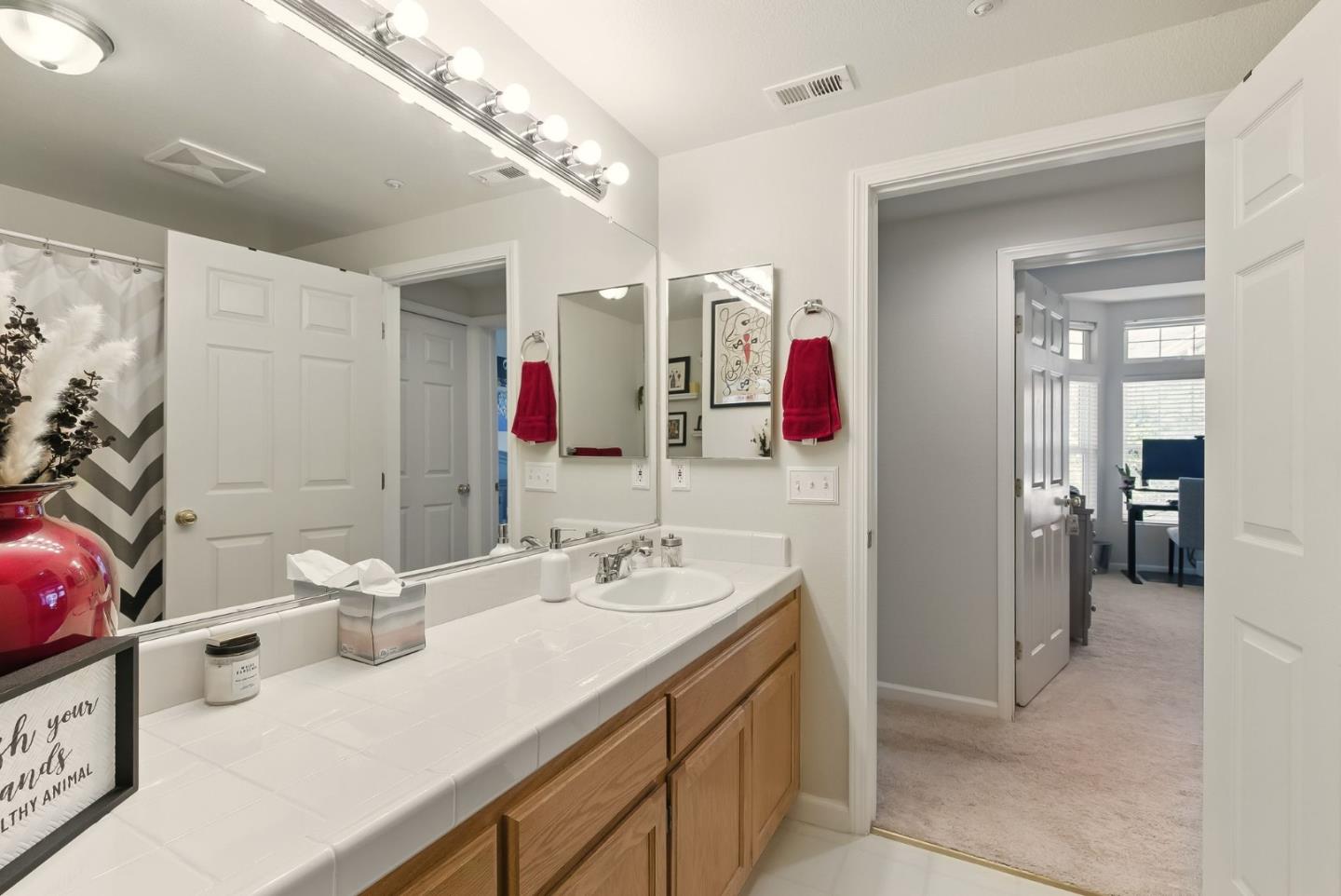 Detail Gallery Image 21 of 31 For 633 Swallowtail Ct, Brisbane,  CA 94005 - 3 Beds | 2 Baths
