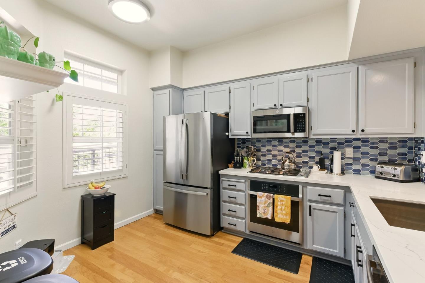 Detail Gallery Image 3 of 31 For 633 Swallowtail Ct, Brisbane,  CA 94005 - 3 Beds | 2 Baths