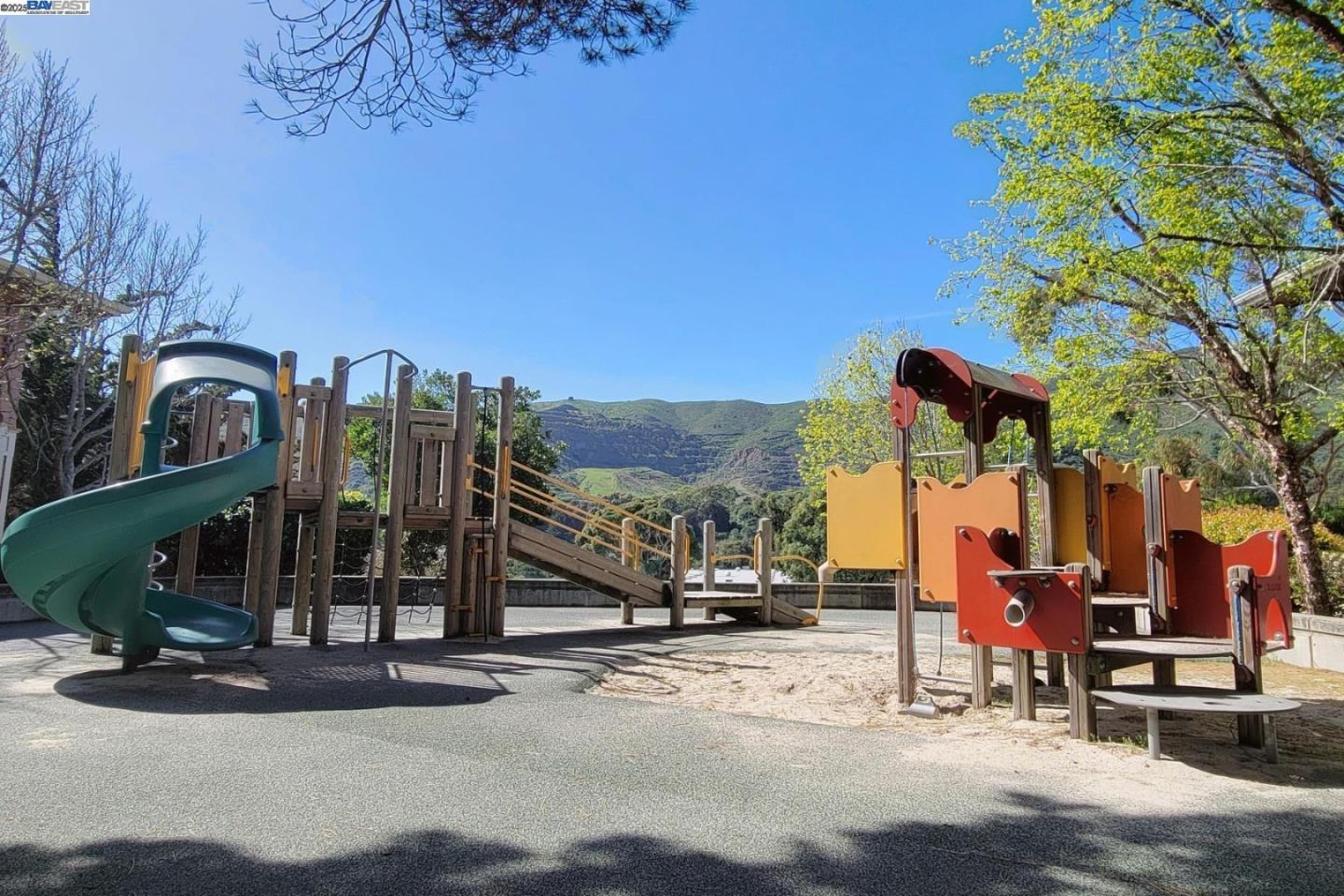 Detail Gallery Image 31 of 31 For 633 Swallowtail Ct, Brisbane,  CA 94005 - 3 Beds | 2 Baths