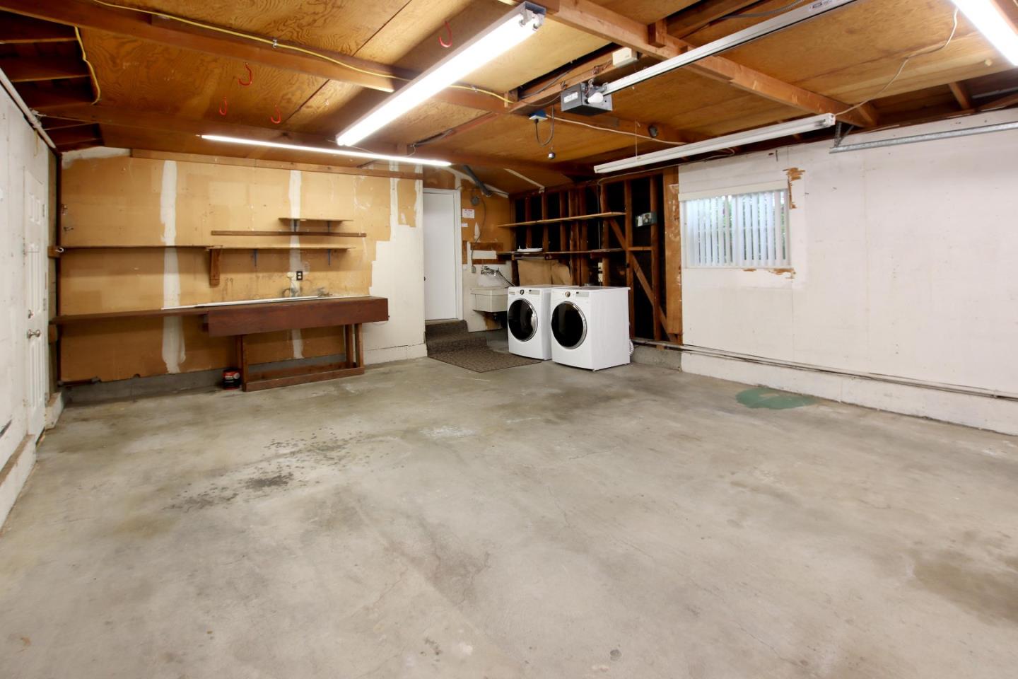 Detail Gallery Image 29 of 35 For 875 Tartarian Way, Sunnyvale,  CA 94087 - 6 Beds | 3 Baths