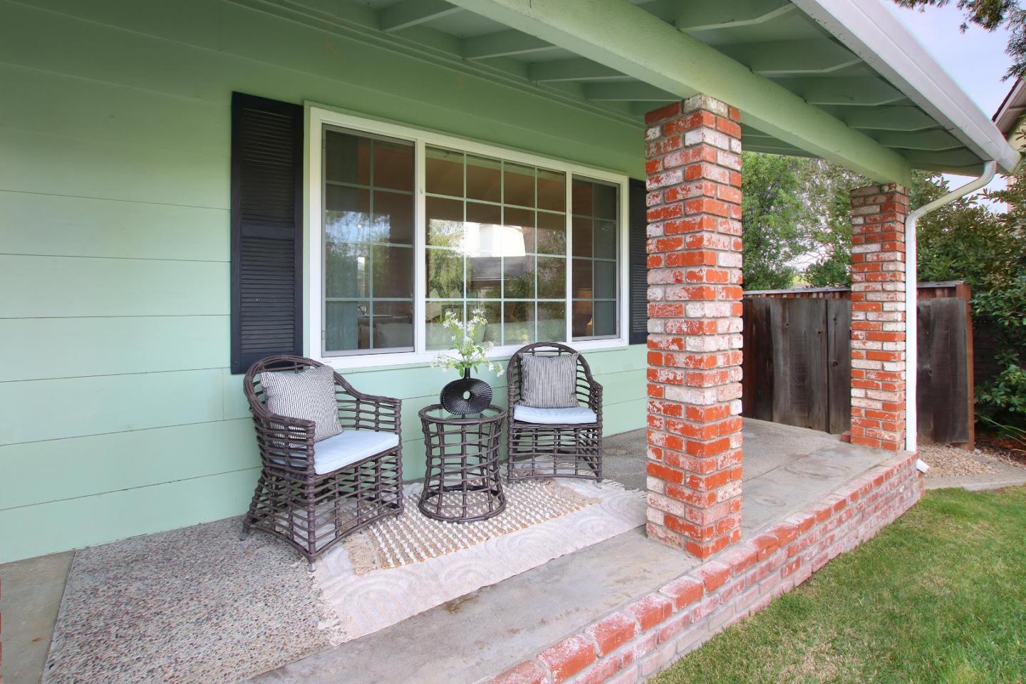 Detail Gallery Image 3 of 35 For 875 Tartarian Way, Sunnyvale,  CA 94087 - 6 Beds | 3 Baths