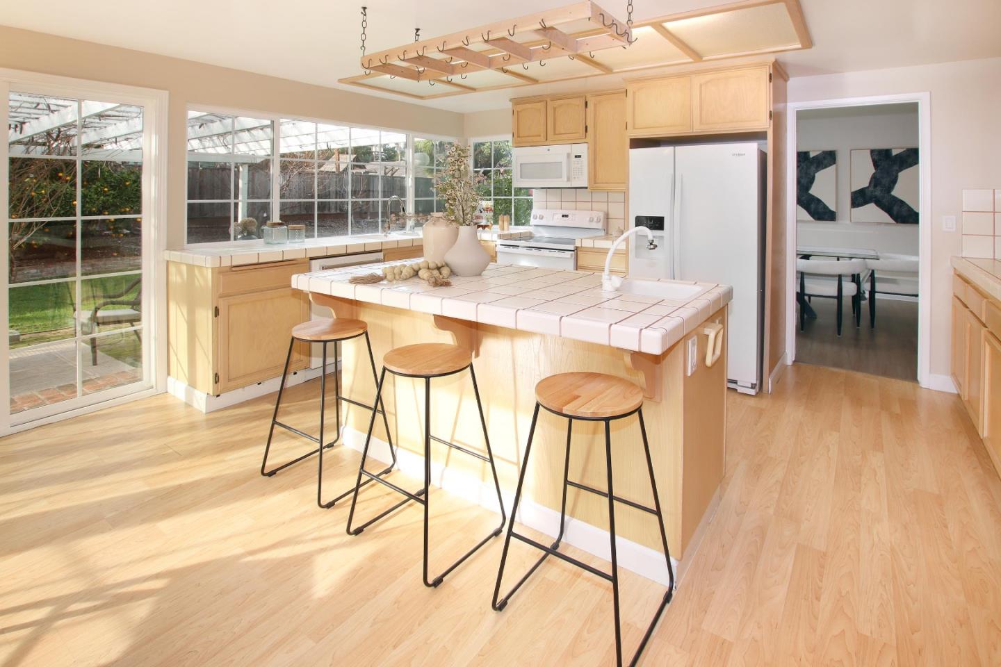 Detail Gallery Image 5 of 35 For 875 Tartarian Way, Sunnyvale,  CA 94087 - 6 Beds | 3 Baths