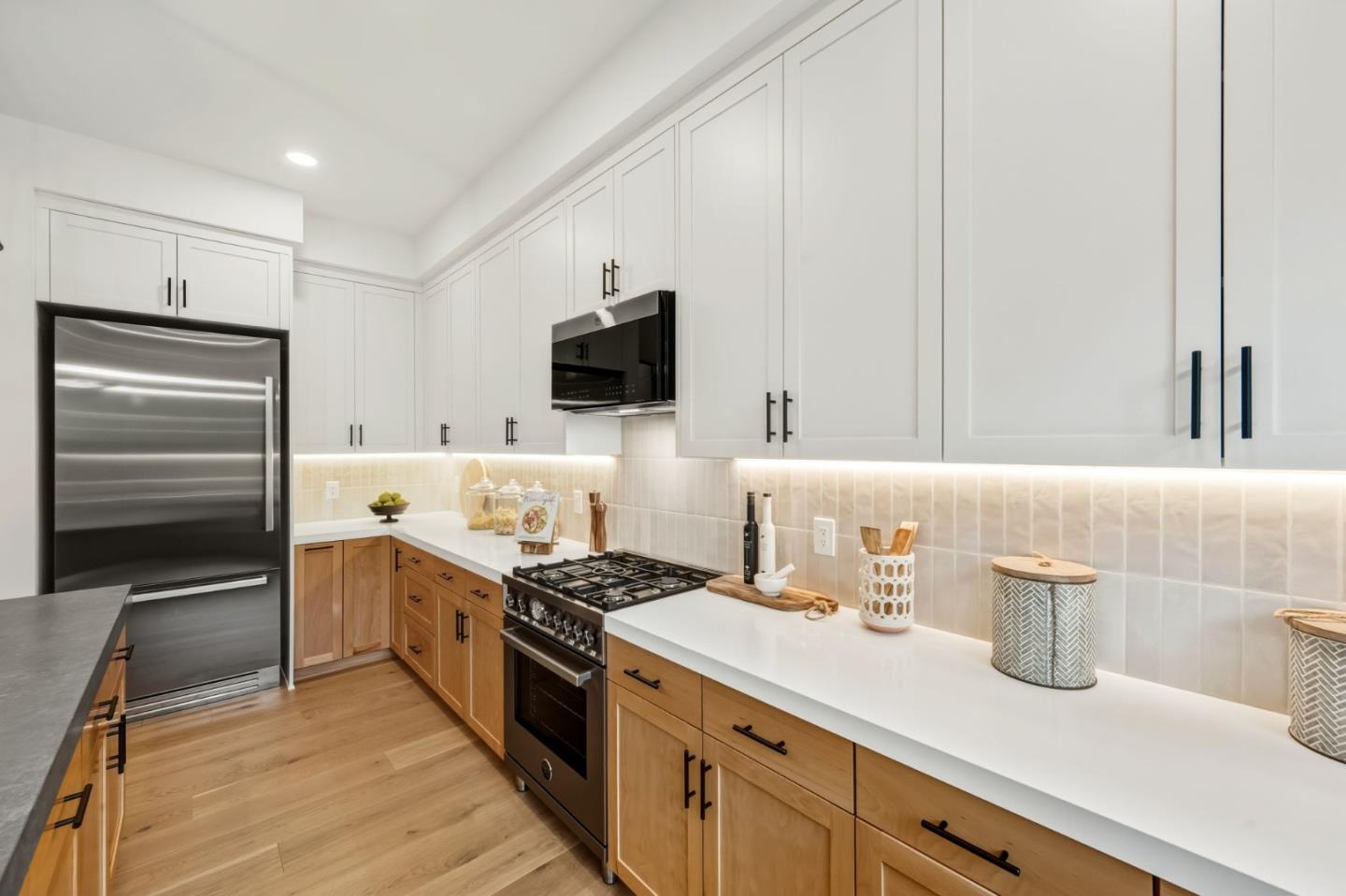 Detail Gallery Image 13 of 34 For 4914 Vivi Place, San Jose,  CA 95124 - 4 Beds | 3 Baths