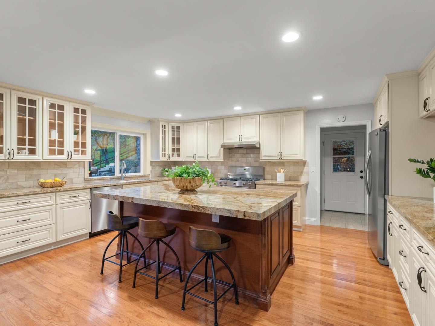 Detail Gallery Image 5 of 45 For 6834 Rockview Ct, San Jose,  CA 95120 - 4 Beds | 3/1 Baths