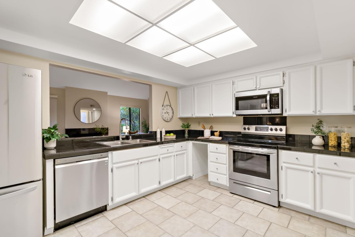 Detail Gallery Image 11 of 52 For 4148 Thain Way, Palo Alto,  CA 94306 - 2 Beds | 2 Baths