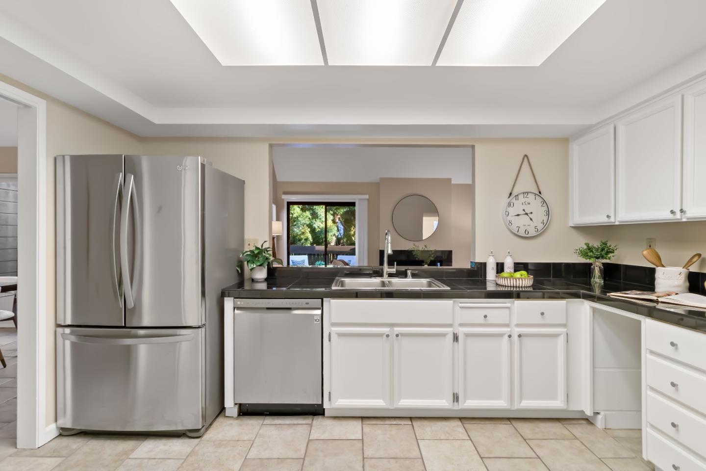 Detail Gallery Image 13 of 52 For 4148 Thain Way, Palo Alto,  CA 94306 - 2 Beds | 2 Baths