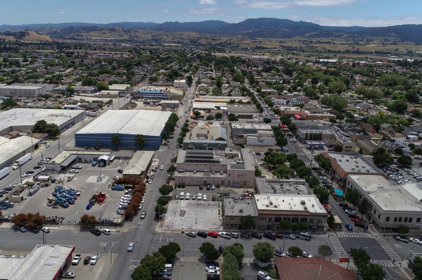 Detail Gallery Image 6 of 14 For 211 6th St, Hollister,  CA 95023 - – Beds | – Baths