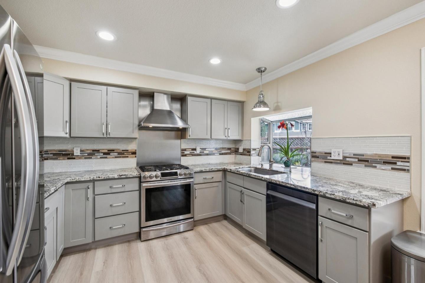 Detail Gallery Image 10 of 38 For 1468 Leaftree Cir, San Jose,  CA 95131 - 4 Beds | 2/1 Baths