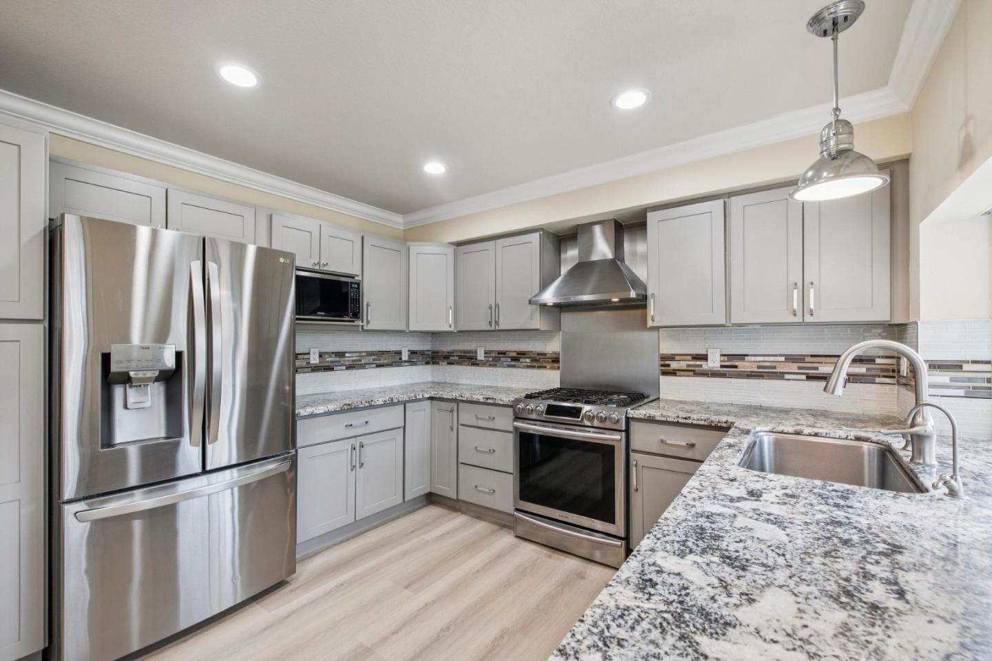 Detail Gallery Image 11 of 38 For 1468 Leaftree Cir, San Jose,  CA 95131 - 4 Beds | 2/1 Baths