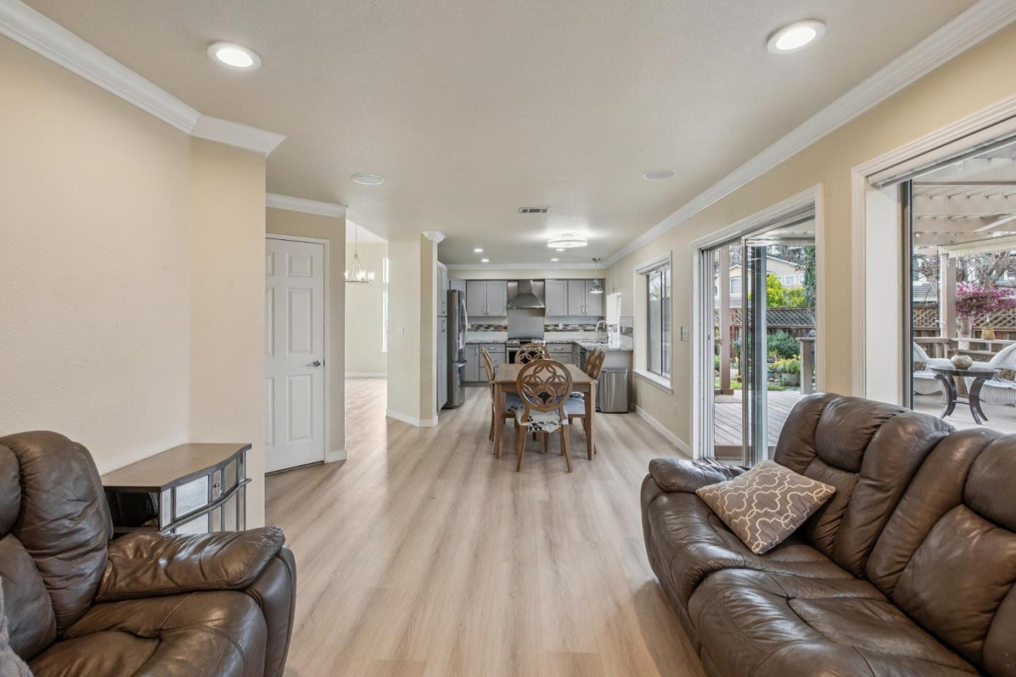 Detail Gallery Image 17 of 38 For 1468 Leaftree Cir, San Jose,  CA 95131 - 4 Beds | 2/1 Baths