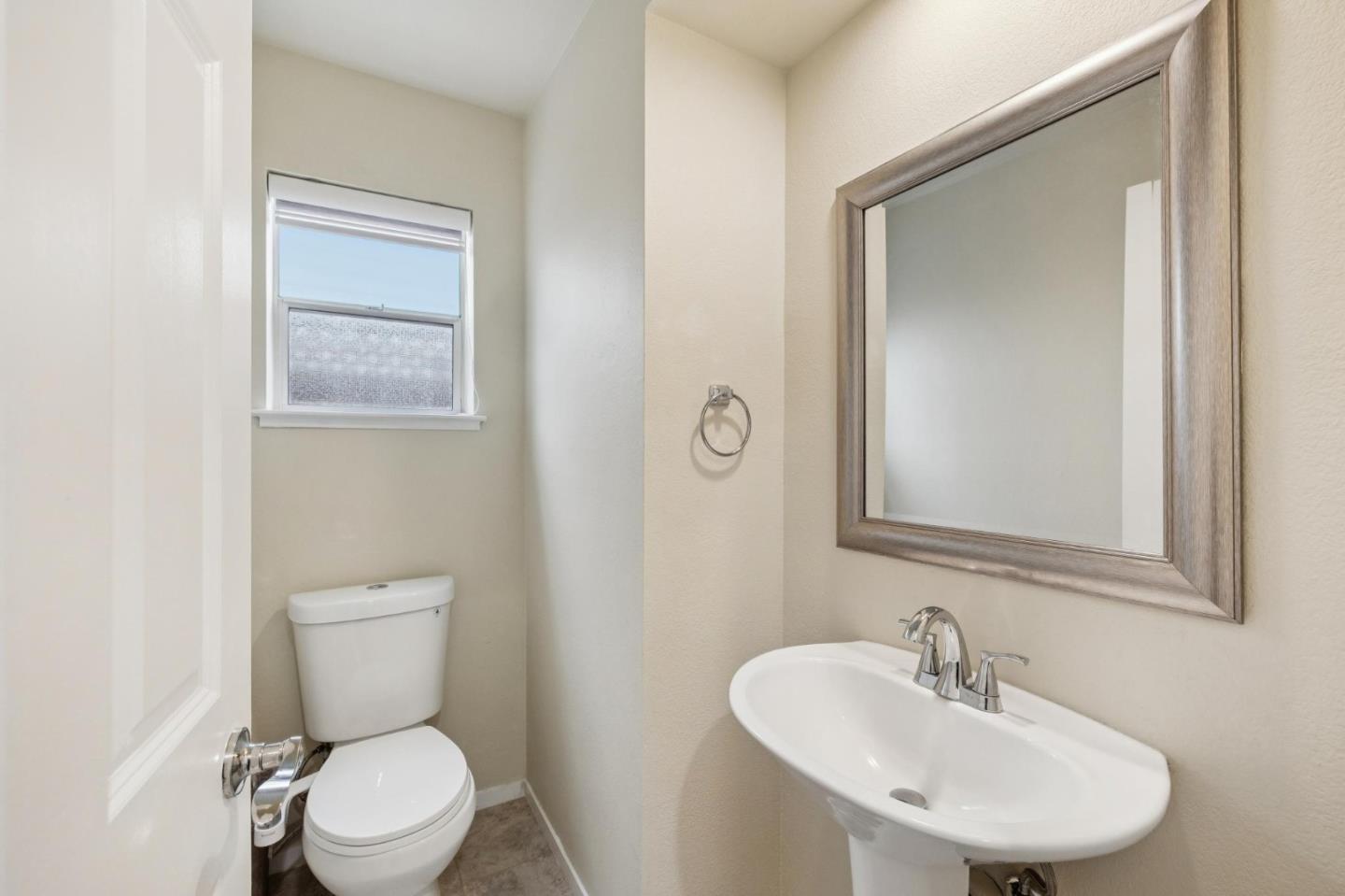 Detail Gallery Image 18 of 38 For 1468 Leaftree Cir, San Jose,  CA 95131 - 4 Beds | 2/1 Baths