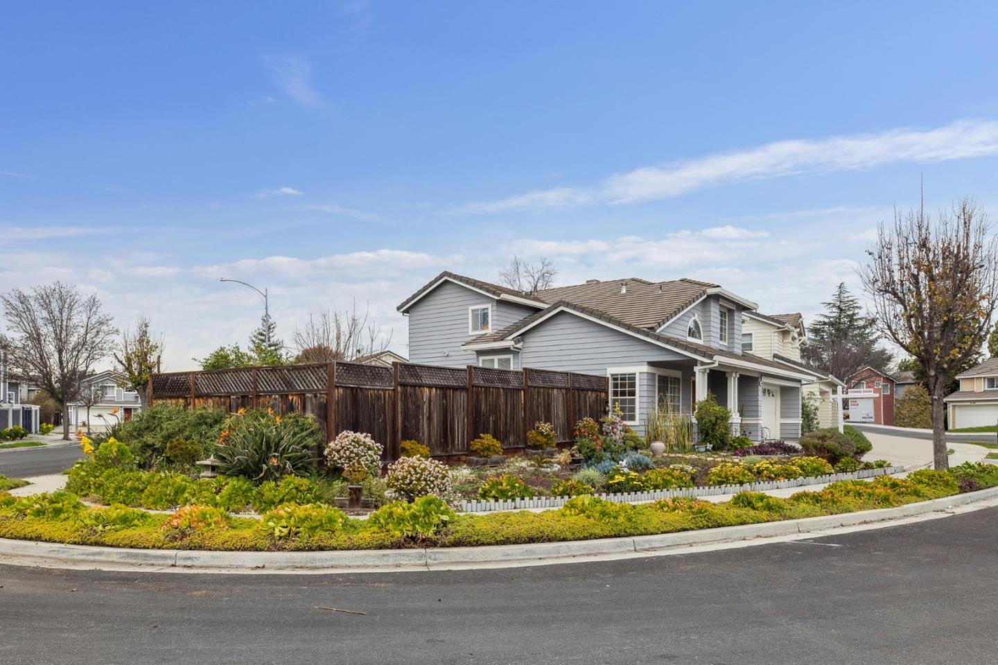 Detail Gallery Image 2 of 38 For 1468 Leaftree Cir, San Jose,  CA 95131 - 4 Beds | 2/1 Baths