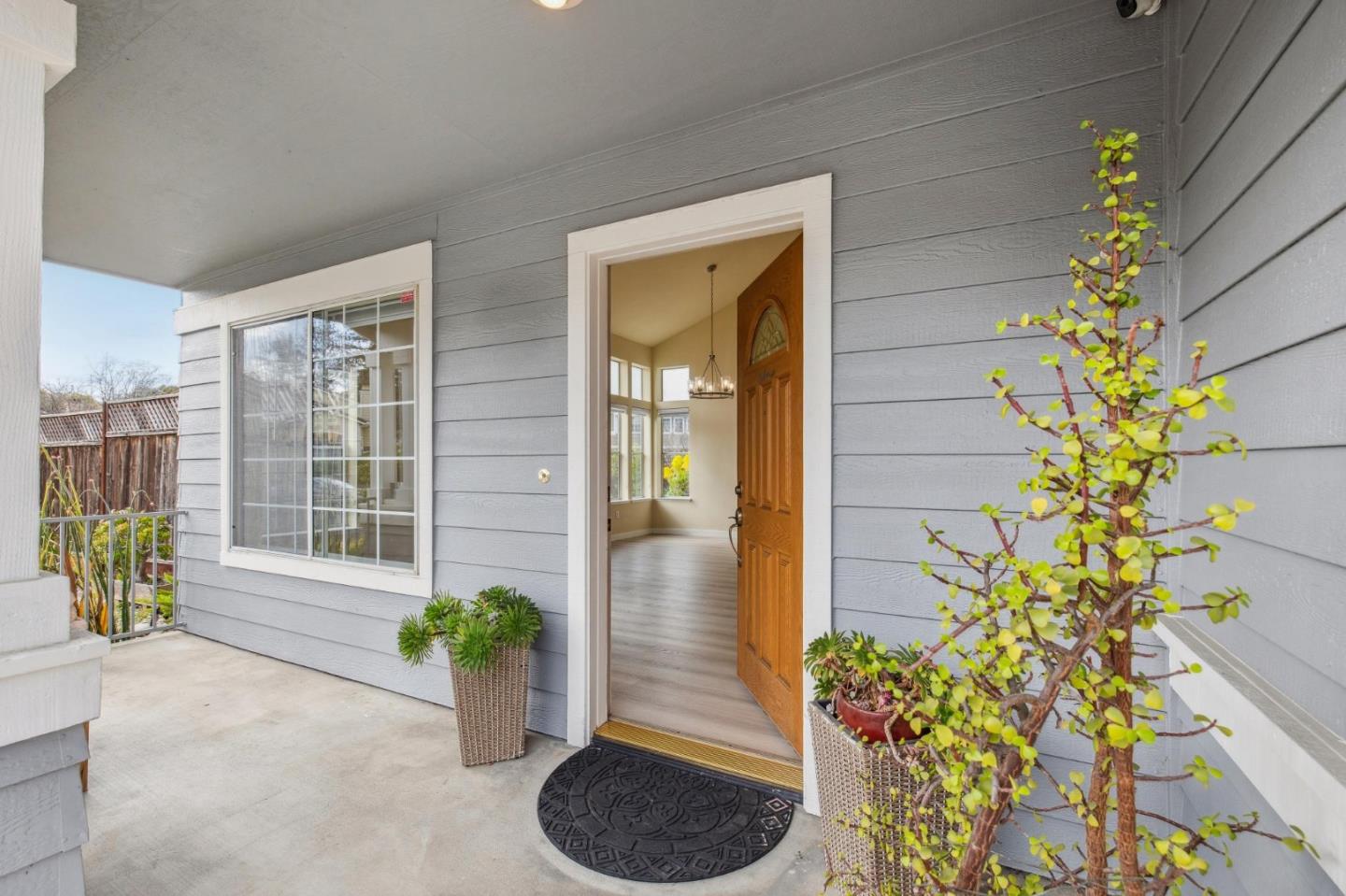 Detail Gallery Image 4 of 38 For 1468 Leaftree Cir, San Jose,  CA 95131 - 4 Beds | 2/1 Baths