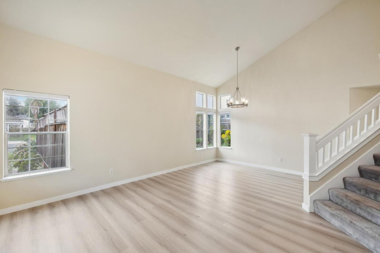 Detail Gallery Image 6 of 38 For 1468 Leaftree Cir, San Jose,  CA 95131 - 4 Beds | 2/1 Baths