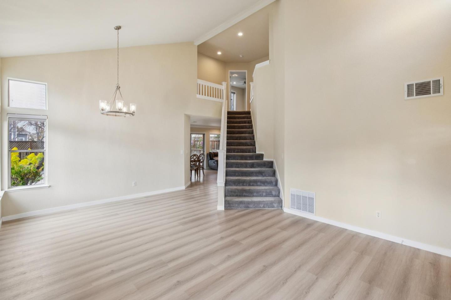 Detail Gallery Image 7 of 38 For 1468 Leaftree Cir, San Jose,  CA 95131 - 4 Beds | 2/1 Baths