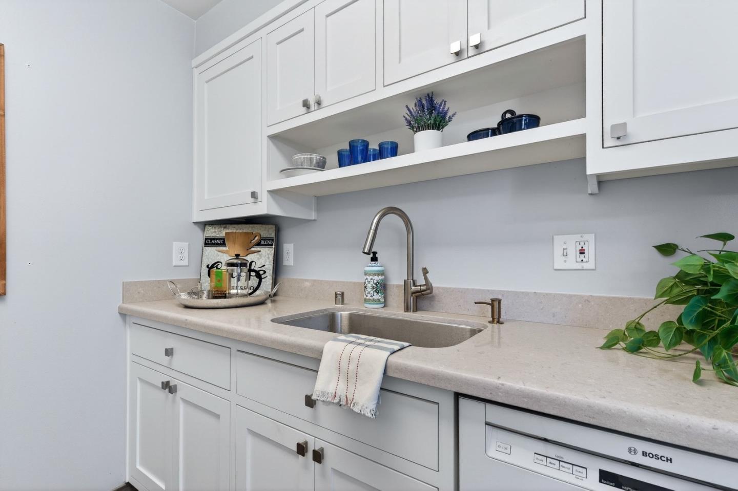 Detail Gallery Image 13 of 33 For 1910 Mount Vernon Ct #10,  Mountain View,  CA 94040 - 1 Beds | 1 Baths