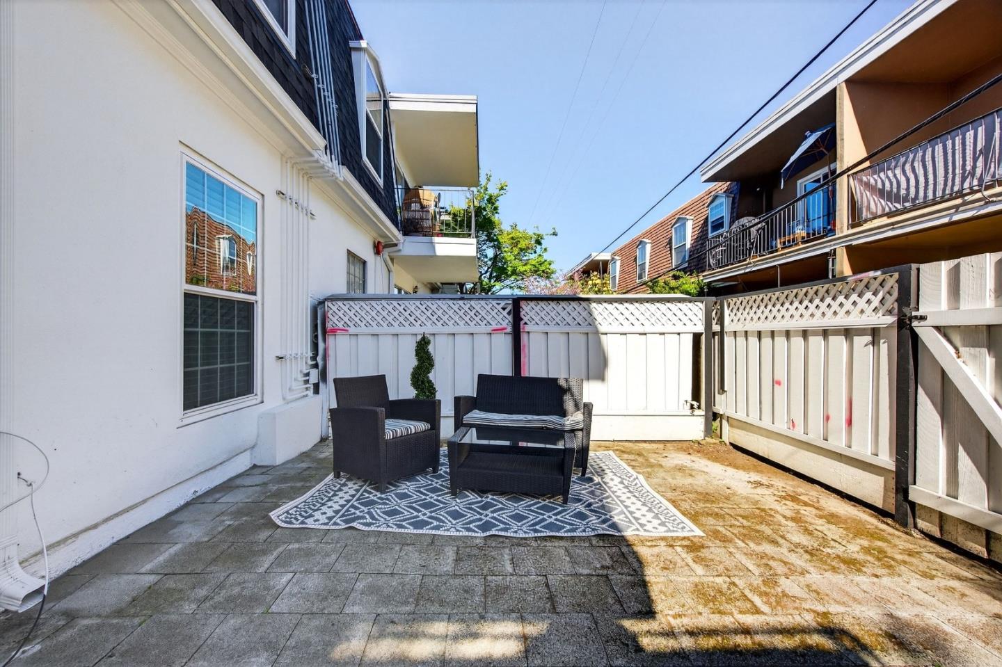 Detail Gallery Image 21 of 33 For 1910 Mount Vernon Ct #10,  Mountain View,  CA 94040 - 1 Beds | 1 Baths