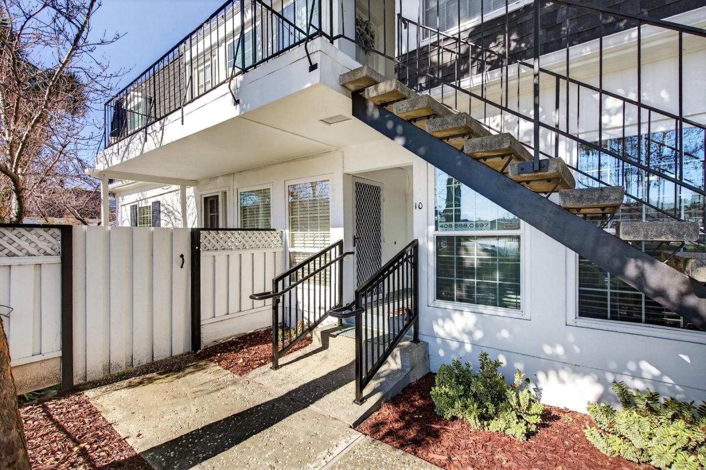 Detail Gallery Image 4 of 33 For 1910 Mount Vernon Ct #10,  Mountain View,  CA 94040 - 1 Beds | 1 Baths