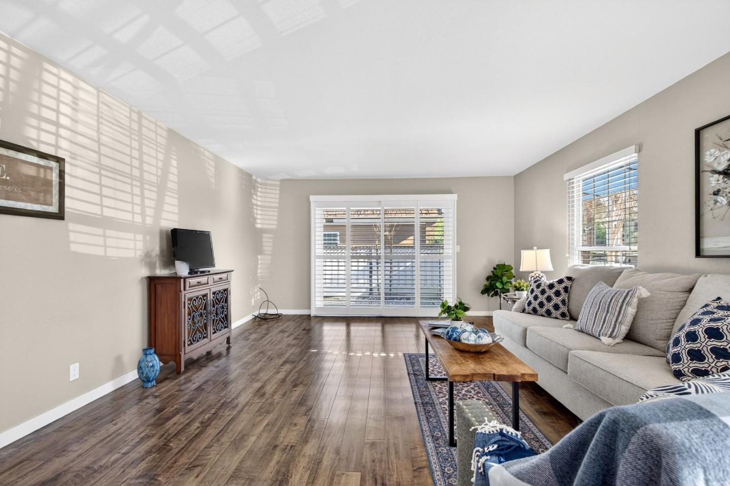 Detail Gallery Image 7 of 33 For 1910 Mount Vernon Ct #10,  Mountain View,  CA 94040 - 1 Beds | 1 Baths