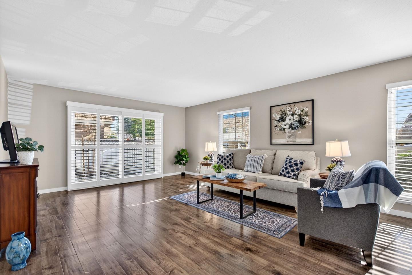 Detail Gallery Image 8 of 33 For 1910 Mount Vernon Ct #10,  Mountain View,  CA 94040 - 1 Beds | 1 Baths