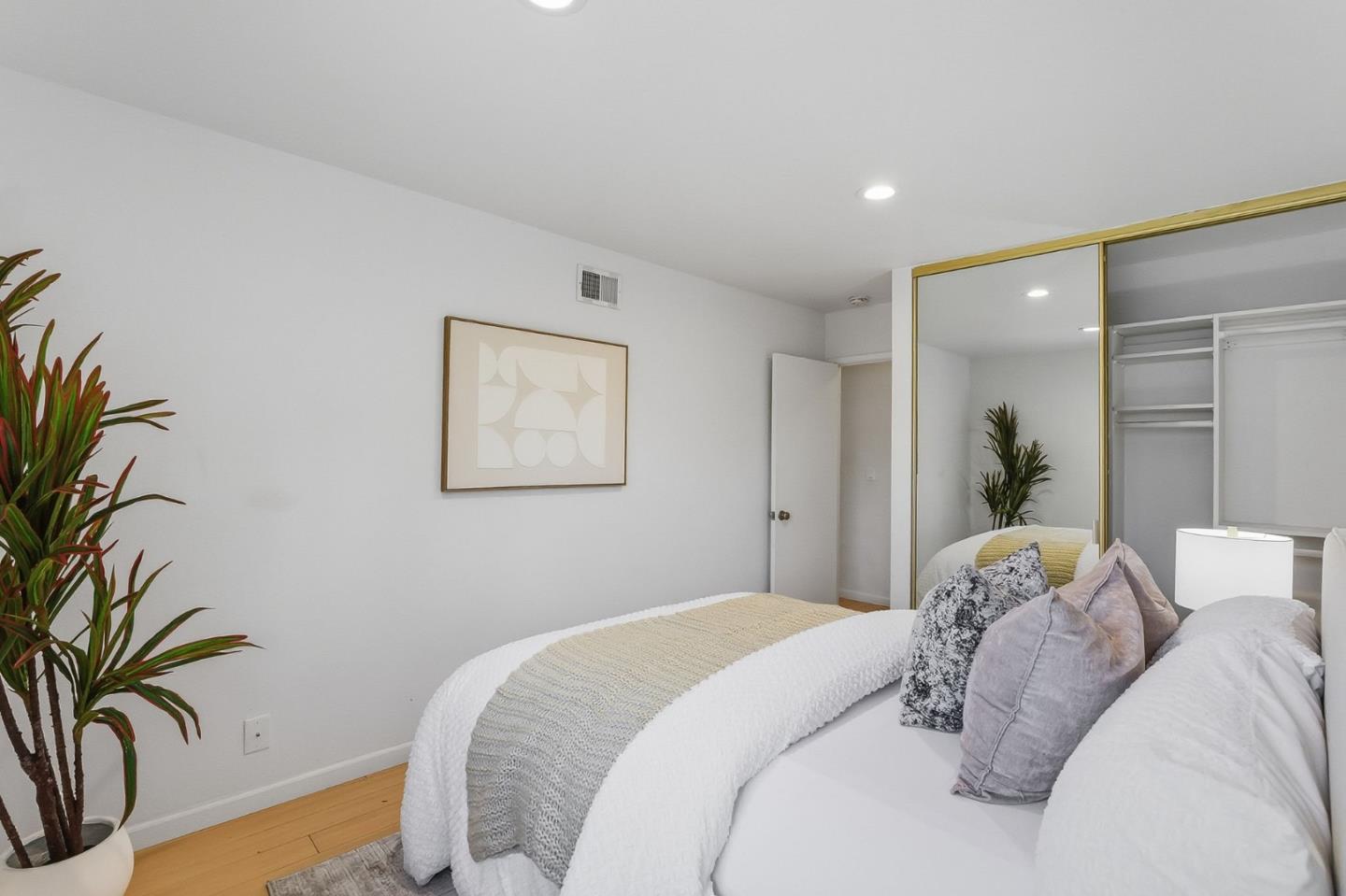 Detail Gallery Image 13 of 28 For 20012 Northcrest Sq, Cupertino,  CA 95014 - 2 Beds | 2 Baths