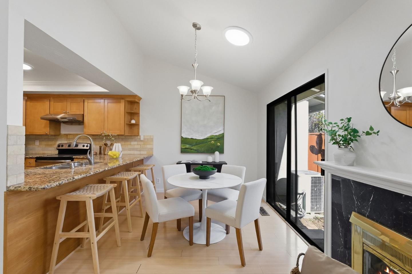 Detail Gallery Image 5 of 28 For 20012 Northcrest Sq, Cupertino,  CA 95014 - 2 Beds | 2 Baths