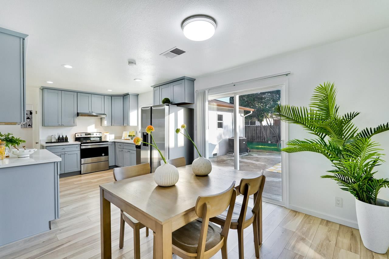 Detail Gallery Image 10 of 45 For 961 Lambaren Ave, Livermore,  CA 94551 - 4 Beds | 2 Baths