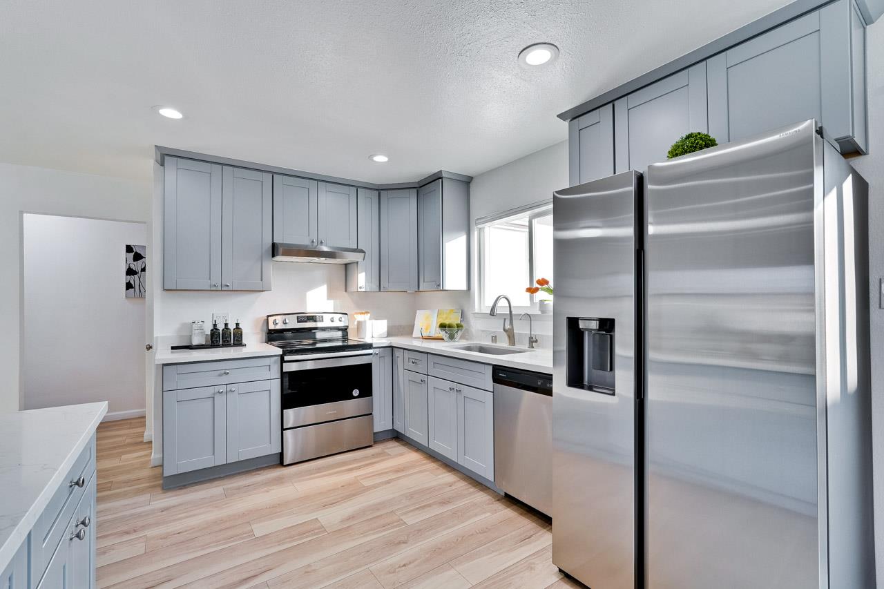 Detail Gallery Image 11 of 45 For 961 Lambaren Ave, Livermore,  CA 94551 - 4 Beds | 2 Baths