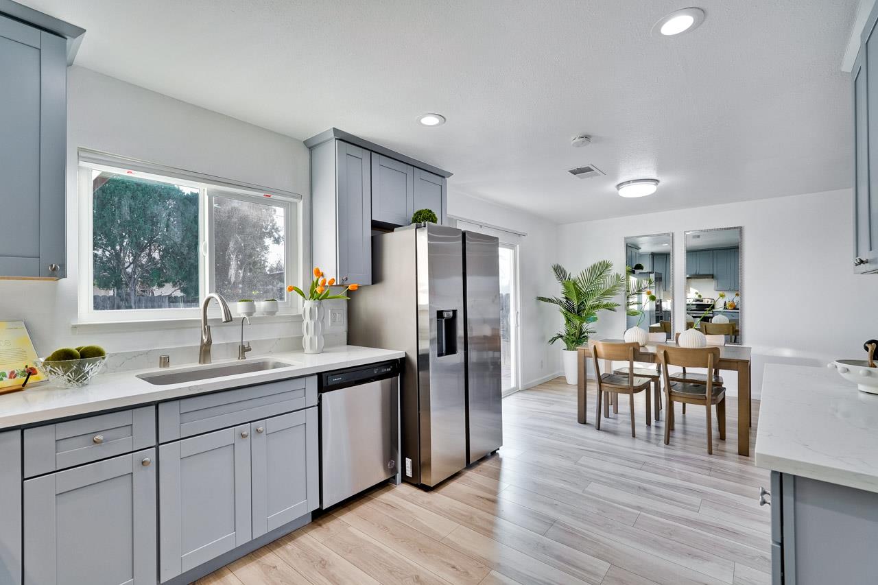 Detail Gallery Image 12 of 45 For 961 Lambaren Ave, Livermore,  CA 94551 - 4 Beds | 2 Baths