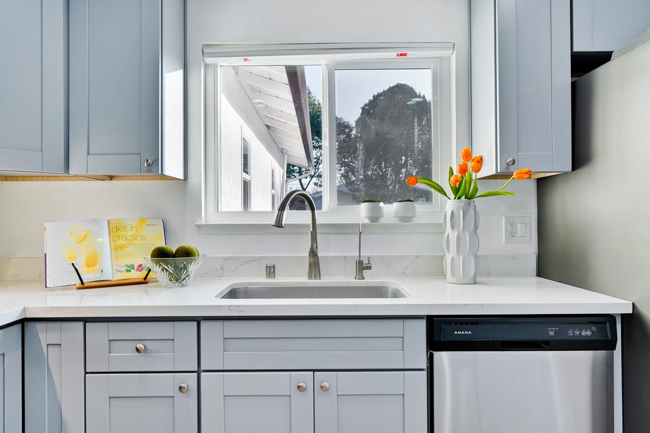 Detail Gallery Image 14 of 45 For 961 Lambaren Ave, Livermore,  CA 94551 - 4 Beds | 2 Baths