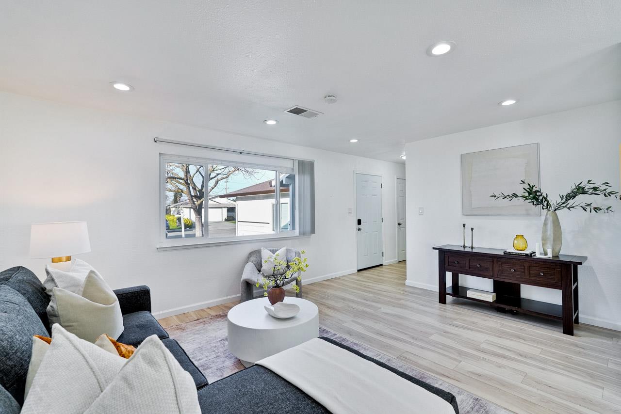 Detail Gallery Image 6 of 45 For 961 Lambaren Ave, Livermore,  CA 94551 - 4 Beds | 2 Baths