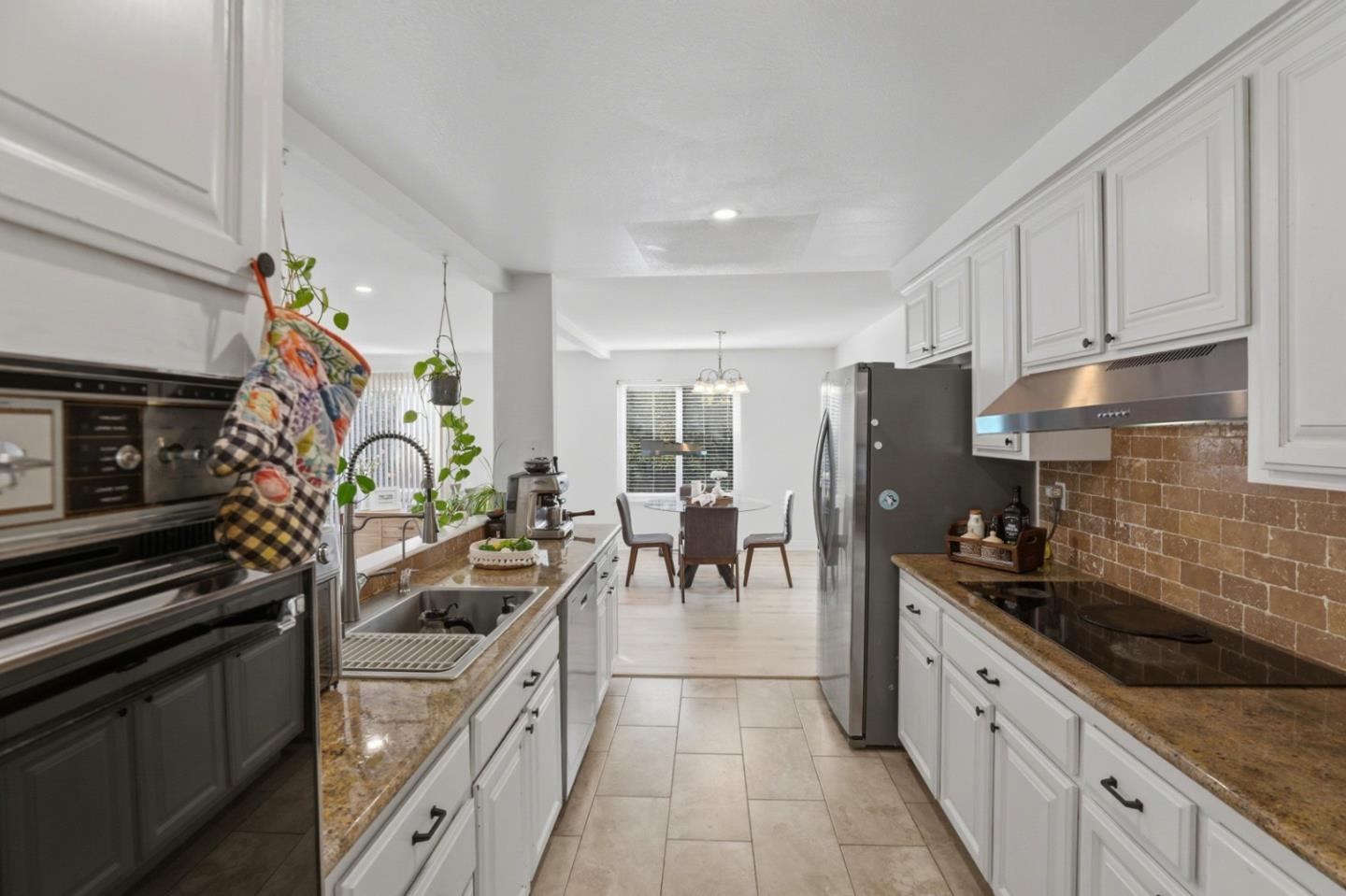 Detail Gallery Image 11 of 40 For 6460 Standridge Ct, San Jose,  CA 95123 - 4 Beds | 2/1 Baths