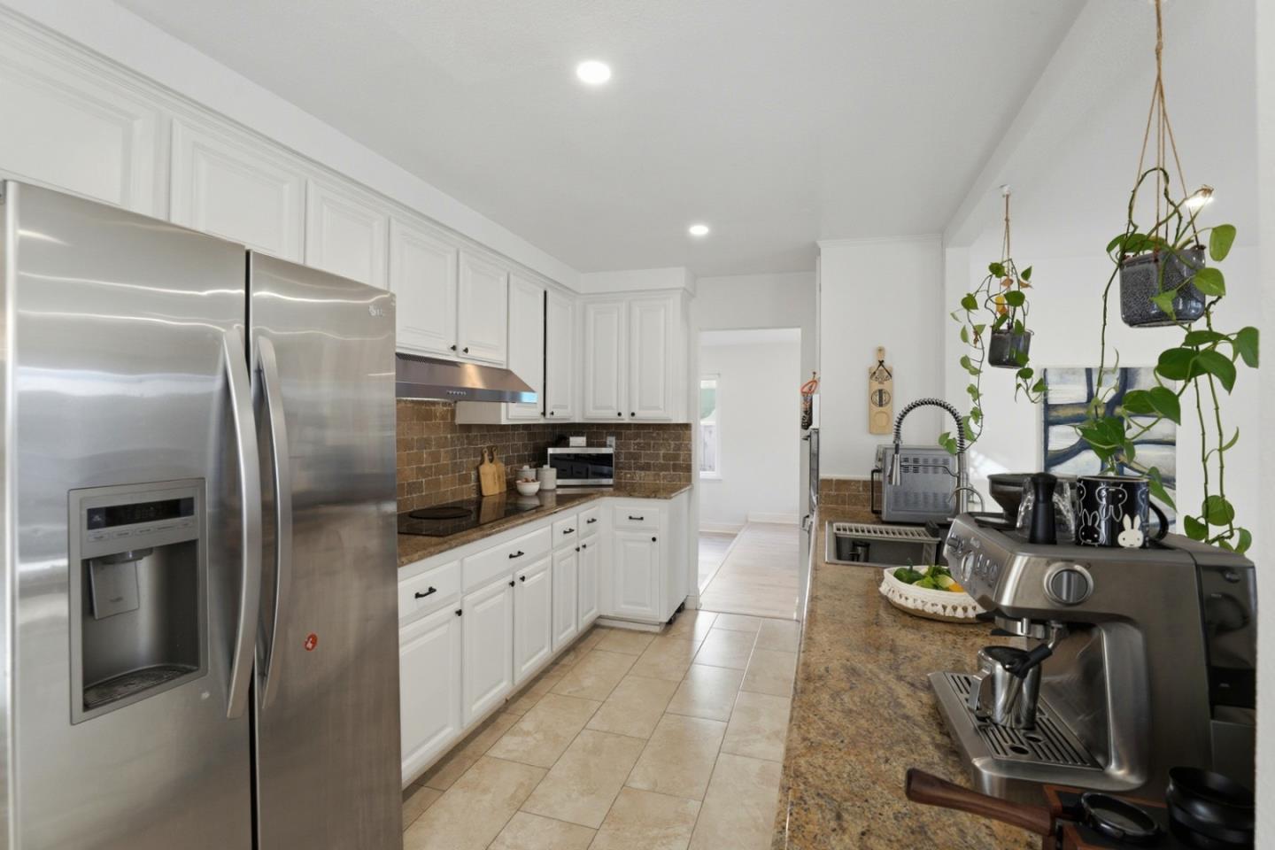 Detail Gallery Image 12 of 40 For 6460 Standridge Ct, San Jose,  CA 95123 - 4 Beds | 2/1 Baths