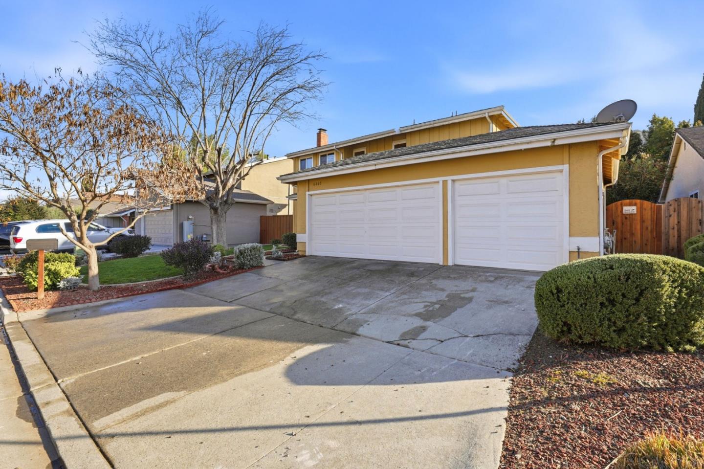 Detail Gallery Image 2 of 40 For 6460 Standridge Ct, San Jose,  CA 95123 - 4 Beds | 2/1 Baths
