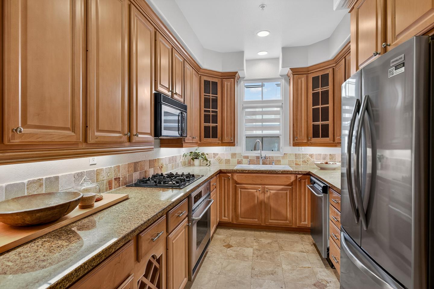 Detail Gallery Image 11 of 34 For 484 Gabilan St, Los Altos,  CA 94022 - 3 Beds | 2/1 Baths