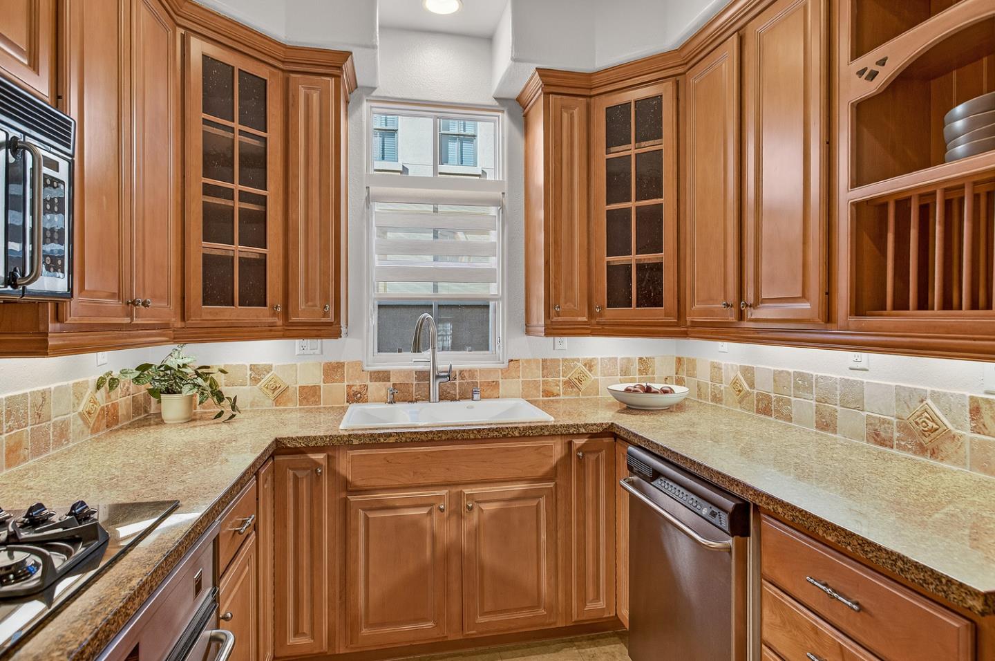 Detail Gallery Image 12 of 34 For 484 Gabilan St, Los Altos,  CA 94022 - 3 Beds | 2/1 Baths