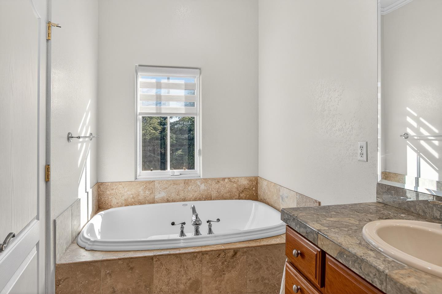 Detail Gallery Image 17 of 34 For 484 Gabilan St, Los Altos,  CA 94022 - 3 Beds | 2/1 Baths