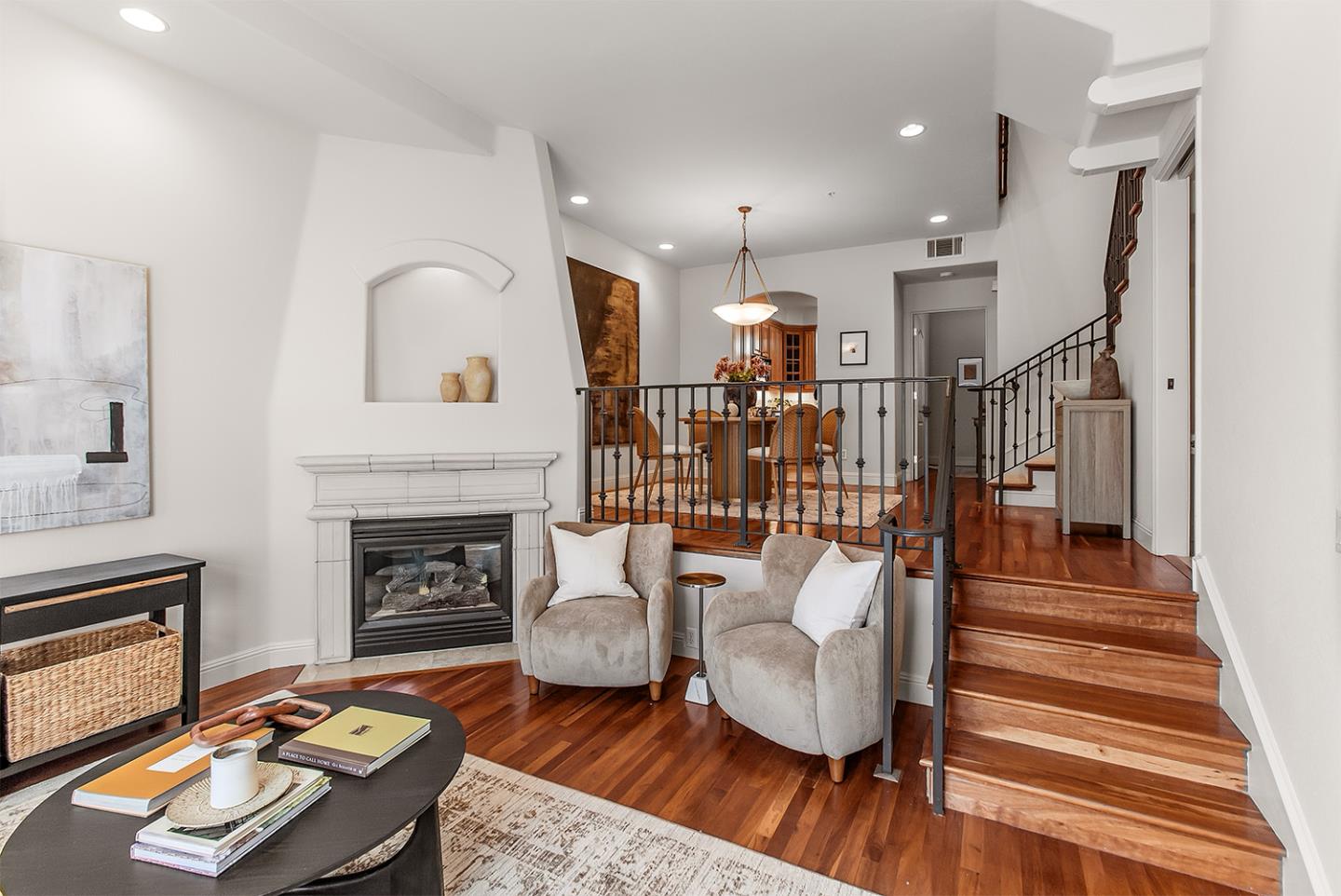 Detail Gallery Image 7 of 34 For 484 Gabilan St, Los Altos,  CA 94022 - 3 Beds | 2/1 Baths